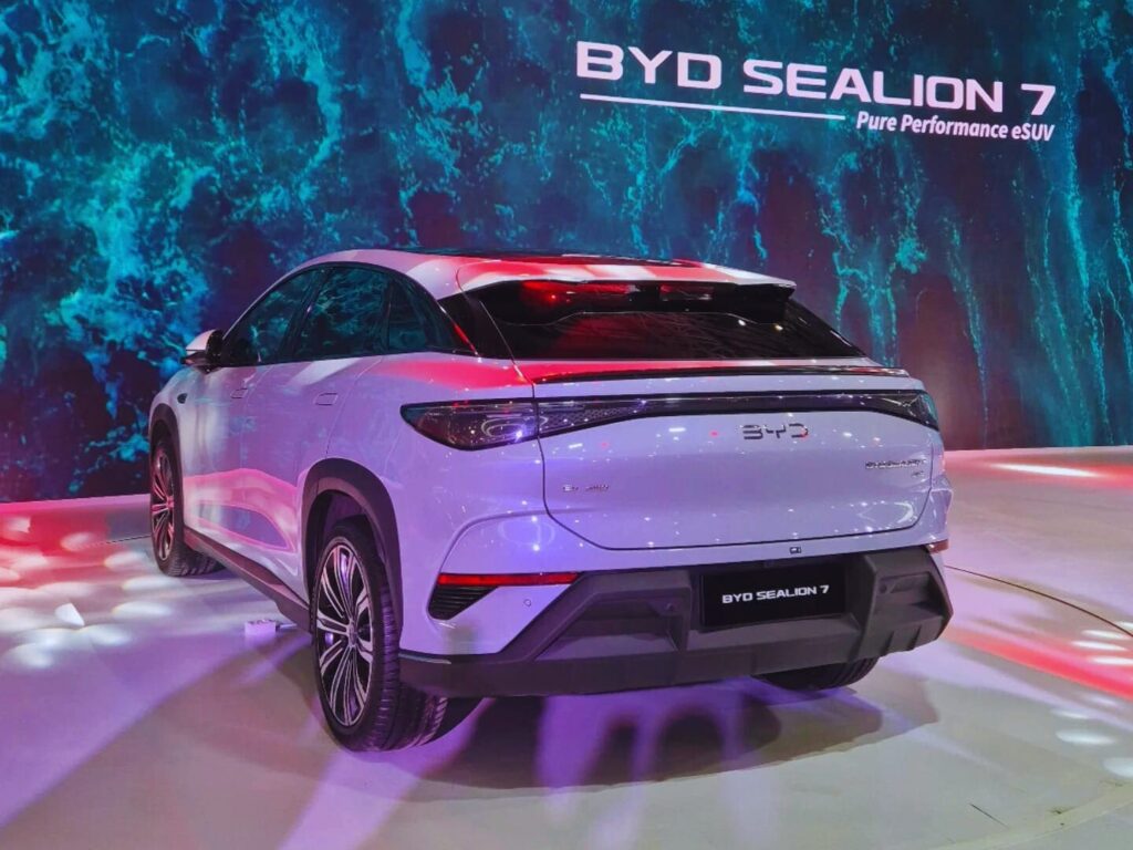 BYD Sealion 7