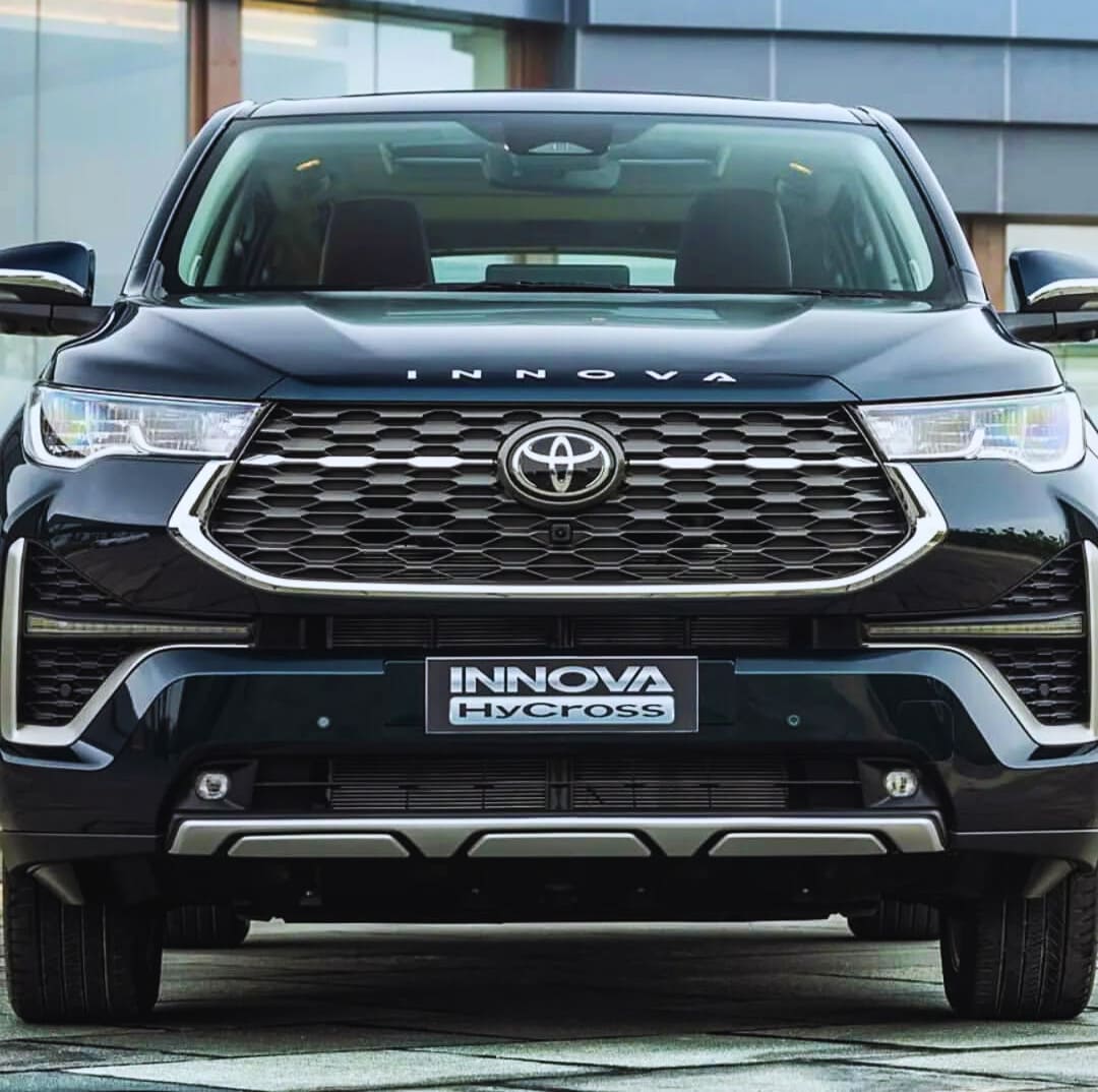 Toyota Innova Hycross
