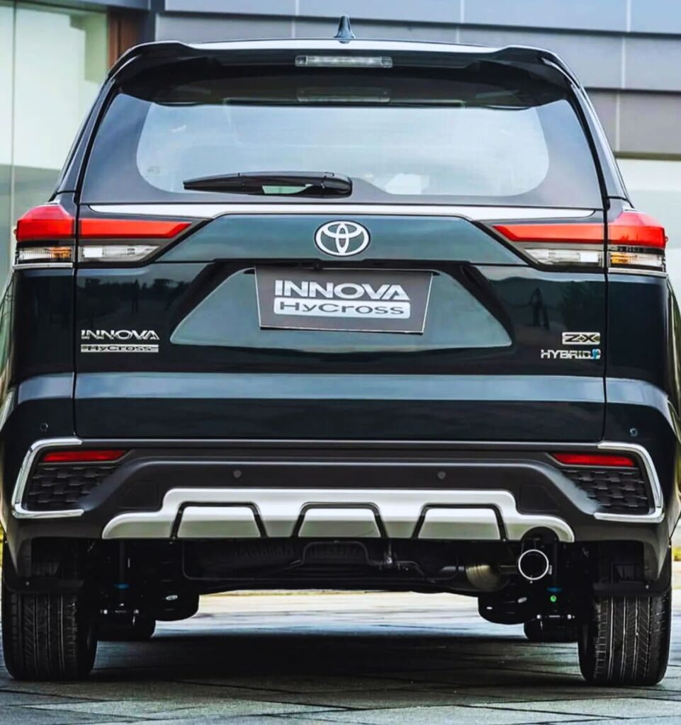 Toyota Innova Hycross